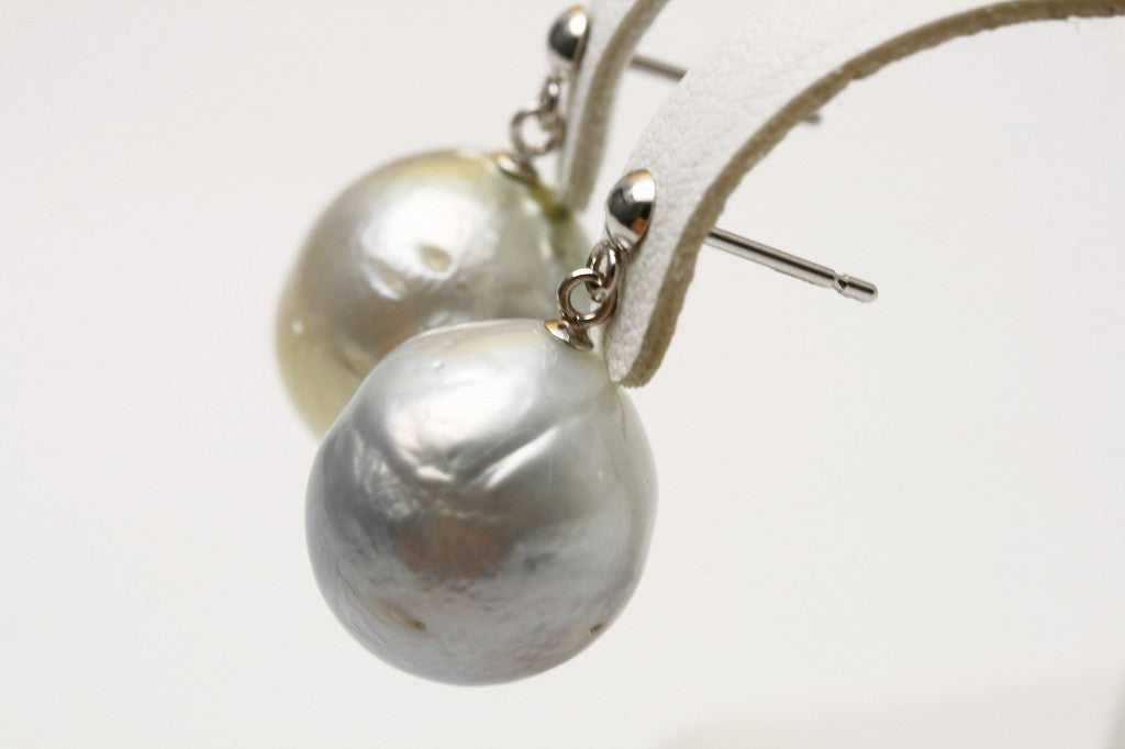 K14WG 天然南洋白蝶真珠　丸系ピアス　15.84/15.72mm素晴らしい真珠です
