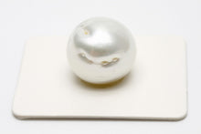 画像をギャラリービューアに読み込む, 南洋白蝶真珠パールルース　16×15mm　ホワイトカラー
